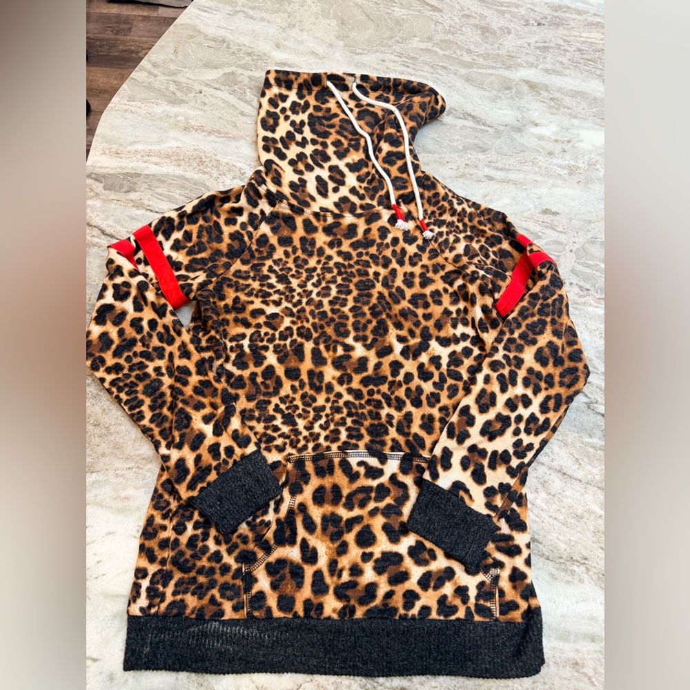 No Boundaries Juniors S (3-5) Leopard Print Hoodie Red Cold Shoulder Sweatshirt